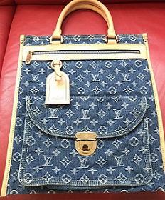 染みペン汚れ金具部分セール LOUIS VUITTON ルイ・ヴィトン モノグラムデニム トートバッグ フラットショッパー モノグラムデニム×ヌメ革 ブルー 青 レディース M95018