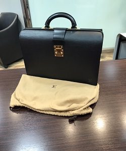 【LOUIS VUITTON】ルイヴィトン エピ セルヴィエット フェルモワール