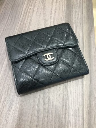 シャネル(CHANEL) マトラッセ キャビアスキン 二つ折り財布 