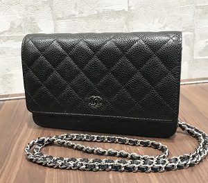 シャネル　CHANEL チェーンウォレット　キャビアスキン