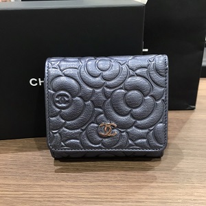 シャネル(CHANEL) カメリア コンパクトウォレット ラムキン ネイビー 