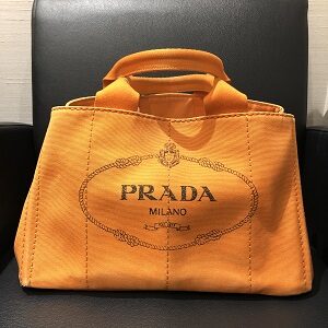 保存袋には少し汚れあり写真参照【最終価格】プラダ　PRADA カナパ M オレンジ