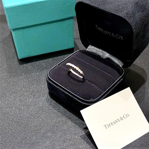 ティファニー(Tiffany＆Co) Pt950 エンブレイス バンドリング ハーフ