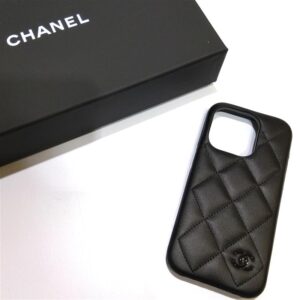 シャネル(CHANEL) ラムスキン　iPhone15PRO　スマホケース　ラムスキン　未使用　Aランク　シャネル買取相場