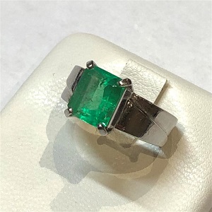 エメラルド　E(1.93ct　Pt900　エメラルド買取相場