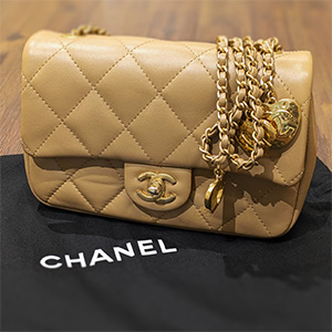 シャネル CHANEL ミニマトラッセ ココマーク チェーンショルダーバッグ ラムスキン AS3456 ベージュ シャネル買取相場