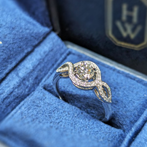 ハリーウィンストン/HARRYWINSTON/リリークラスター/リング/Pt950/ｴﾝｹﾞｰｼﾞﾒﾝﾄﾘﾝｸﾞ/421668/箱付　ハリーウィンストン買取相場