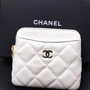 シャネル(CHANEL)　カードケース　キャビアスキン　マトラッセ　白　AP2061　Bランク　シャネル買取相場