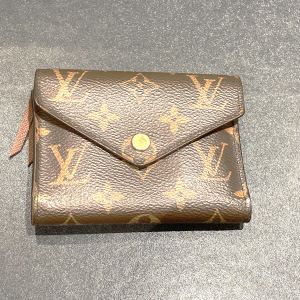 ルイ・ヴィトン(Louis Vuitton)　モノグラム　財布　ポルトフォイユ　ヴィクトリーヌ　M92472　Bランク　ルイ・ヴィトン(Louis Vuitton)買取相場