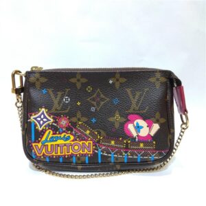 ルイ・ヴィトン（Louis Vuitton）　ポーチ　ミニアクセソワール　ヴィヴィアンヌプリント　モノグラム　M69976　　モノグラムキャンバス/ゴールド金具　Aランク　ルイ・ヴィトン買取相場