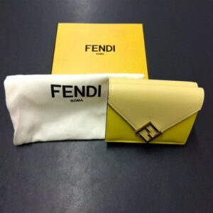 フェンディ(FENDI)　三つ折り財布　FFダイヤモンド　8M0480ALV4　レザー　Aランク　フェンディ買取相場