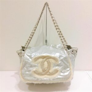 シャネル(CHANEL) 　ステッチ　ココマーク 　チェーンショルダーバッグ 　ナイロン　Bランク　シャネル買取相場