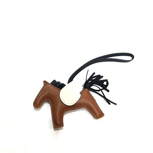 エルメス(Hermès) ロデオチャームPM ペガサス セサミ×ナタ×ブラック B刻印 ABランク 買取相場