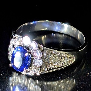 サファイヤ S(1.35ct メレダイヤ MD(0.55ct Pt900 リング 宝石買取相場-ゴールドプラザ大阪梅田本店(大阪府大阪市)