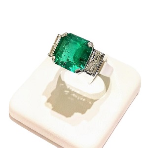 エメラルド 5.64ct メレダイヤ 0.80ct Pt900 リング 買取相場