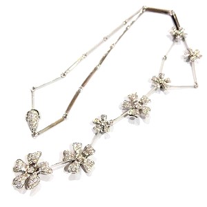 デビアス(De Beers) K18WG ワイルドフラワー ネックレス 7P ABランク 買取相場