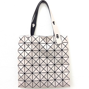 イッセイ・ミヤケ(ISSEY MIYAKE) トートバッグ BAOBAO プリズム BB41-AG047 グレー Aランク 買取相場