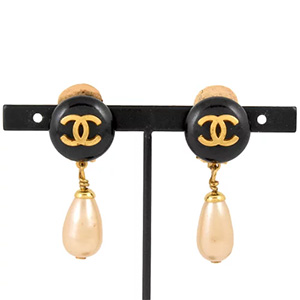 シャネル(CHANEL) アクセサリー スイングイヤリング ココマーク×フェイクパール×GP 93A Bランク 買取相場