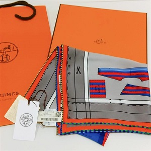 エルメス(HERMES) カレ70 プレタポルテ スカーフ シルク ブルー PRET A PORTER ミニ Aランク 買取相場