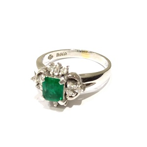 エメラルド E(0.36ct ダイヤモンド MD(0.12ct Pt900 リング 買取相場