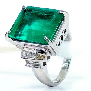 エメラルド E(10.3ct Pt900 リング 買取相場