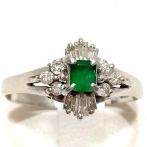 エメラルド E(0.21ct ダイヤモンド MD(0.28ct Pt900 リング 買取相場
