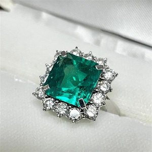 エメラルド E(5.68ct メレダイヤ MD(1.80ct PT900 リング 買取相場