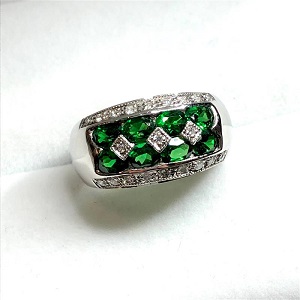 エメラルド ME(1.31ct ダイヤモンド MD(0.14ct Pt900 リング 買取相場