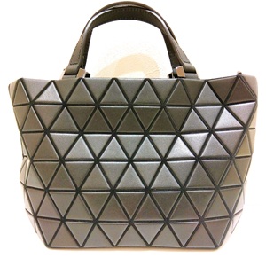 イッセイ・ミヤケ(ISSEY MIYAKE) トートバッグ BAOBAO クリスタルマット BB23AG313 グレー Aランク 買取相場