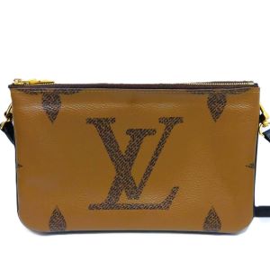 ルイ・ヴィトン(Louis Vuitton) ショルダーバック ジャイアント ポシェット ドゥーブル ジップ モノグラム M69203 Bランク 買取相場