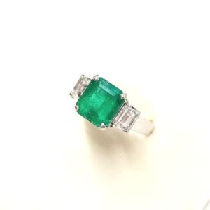 エメラルド E(2.83ct ダイヤモンド MD(1.08ct Pt900 リング 買取相場