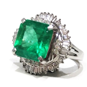 エメラルド E(3.88ct ダイヤモンド MD(0.6ct PT900 リング 買取相場