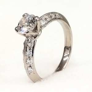 ダイヤモンド D(0.742ct MD(0.28ct H SI1 Pt900 リング 買取相場