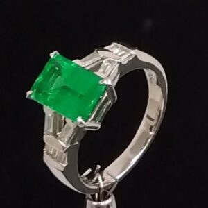 エメラルド E(1.79ct メレダイヤ MD(0.24ct PT900 リング 買取相場